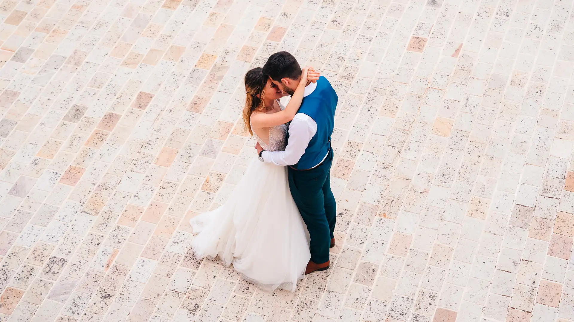 Domaine de mariage en Loire-Atlantique baigné de lumière dorée