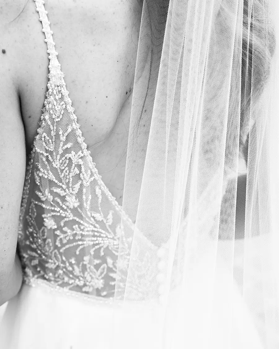 Couple de jeunes mariés lors d'un mariage à La Baule